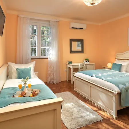 Sun Apartment *