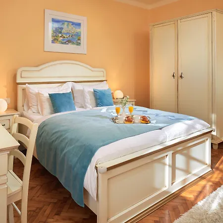 Sun Apartment *