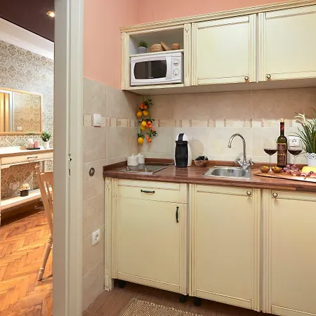 Sun Apartment *